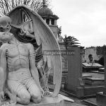 strange gravestones in the world